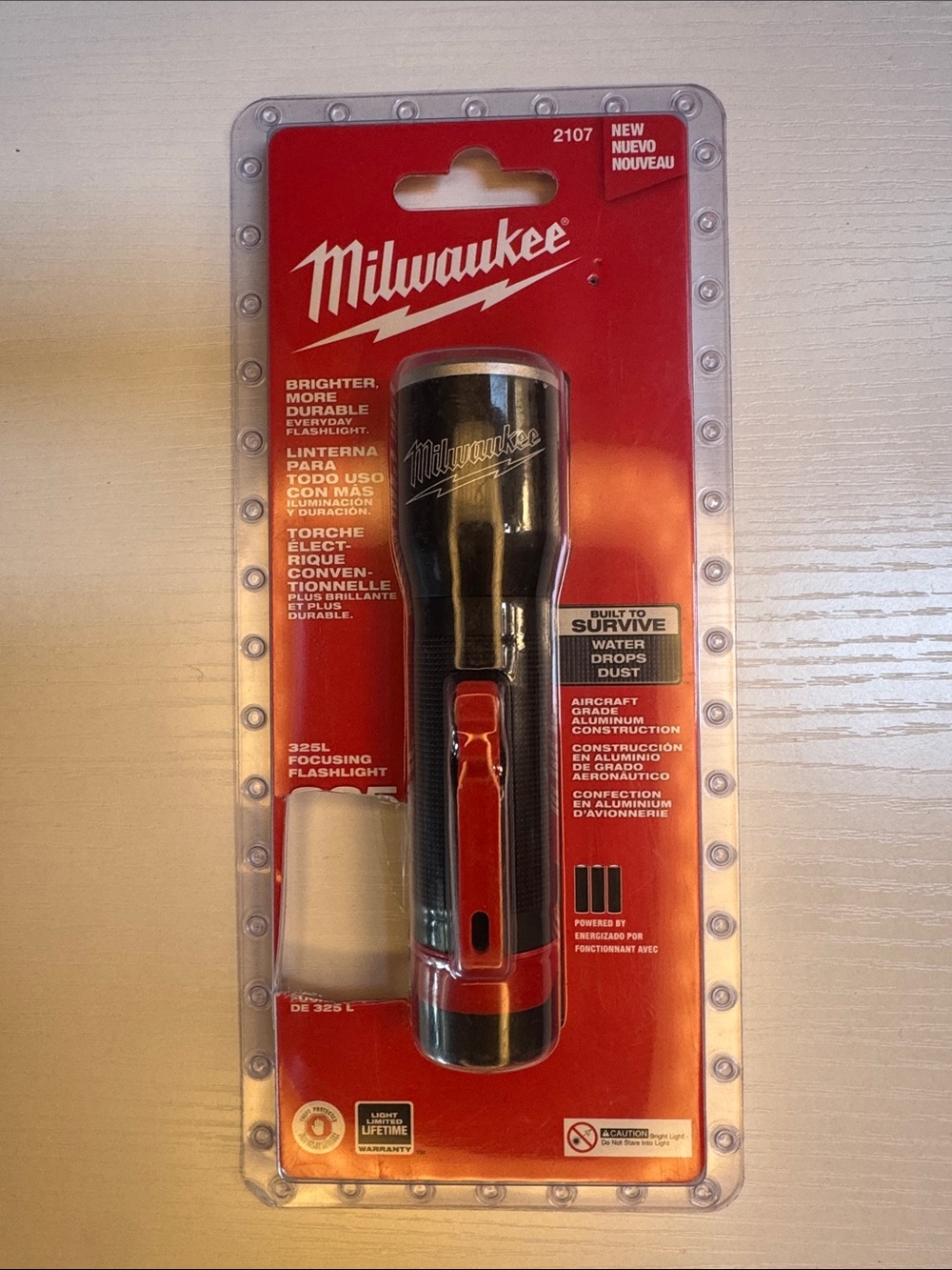 NEW Milwaukee 2107 LED Flashlight 325 Lumens Focus Beam Work Light New Sealed